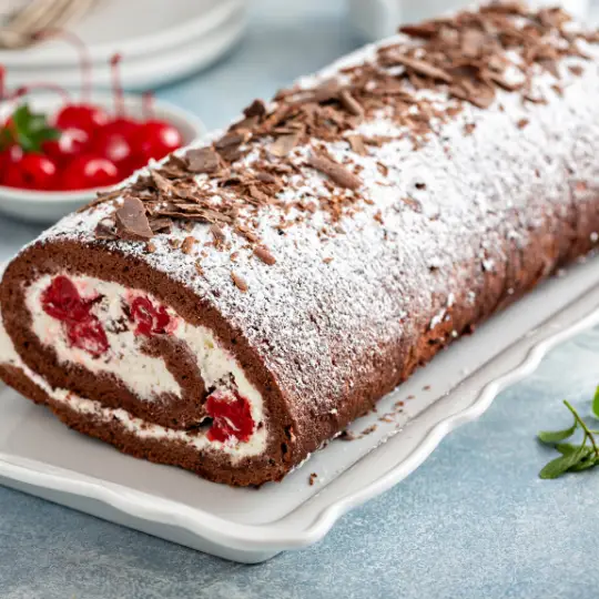 Selva-Negra-Cake-Roll.webp